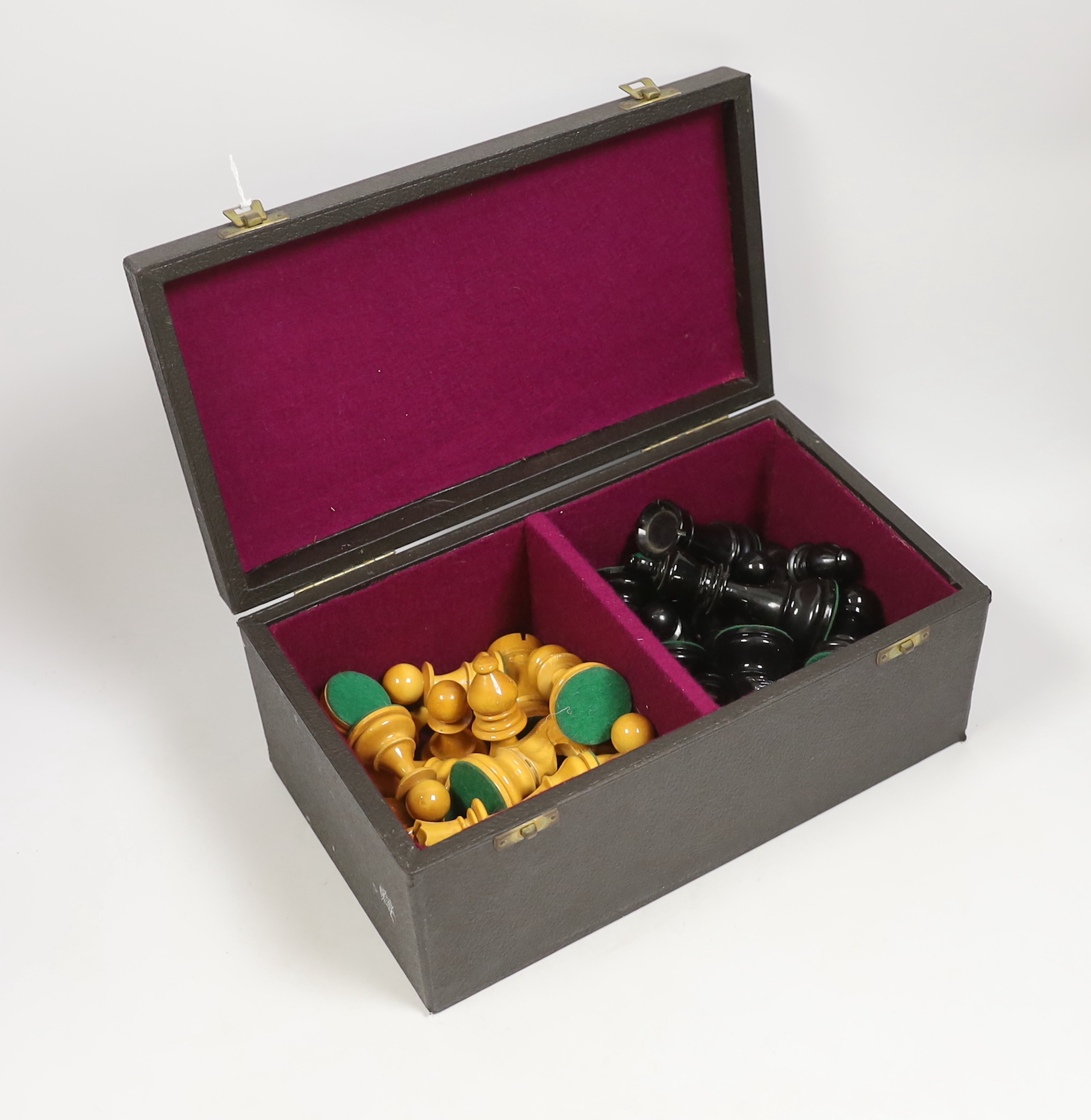 A boxed Staunton pattern wooden chess set, king 10.2cm high